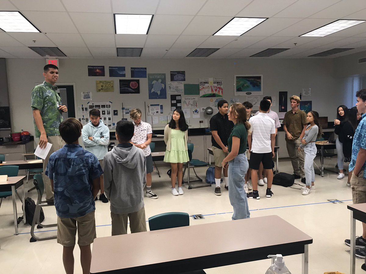 minimcg's tweet photo. What does the first day of high school look like at #midpacific? https://t.co/Rx2UyN8Bk7