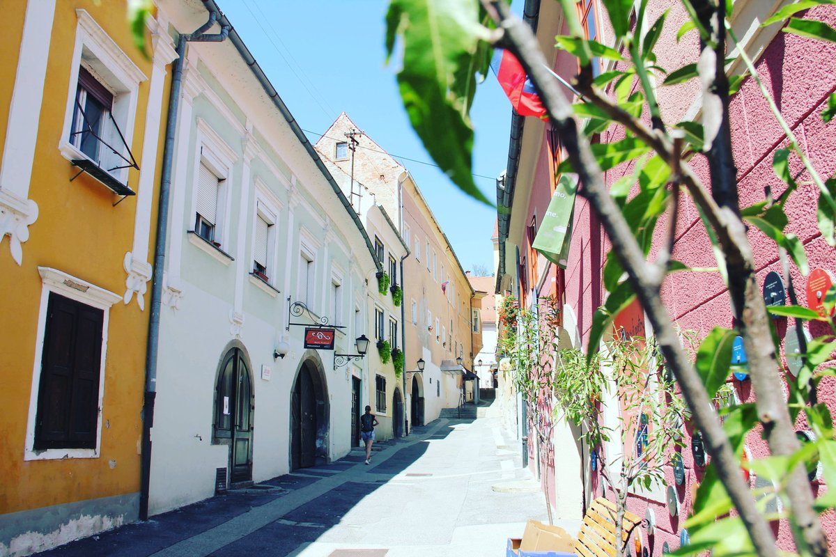 bushcraft4all's tweet photo. Historical town of Ptuj, Slovenia. #slovenia #ptuj https://t.co/TJxmxB0Y6I