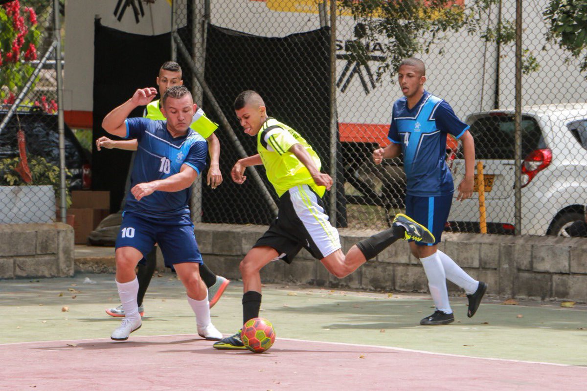 SENA_Antioquia's tweet photo. #Galería 📷 de los Juegos Intercentros del @SENAComunica Regional #Antioquia|| En las fotos nuestros aprendices de Microfútbol femenino y masculino, qué bien por estos jóvenes que le apuestan al deporte y la sana convivencia https://t.co/bKu4EBPFx5