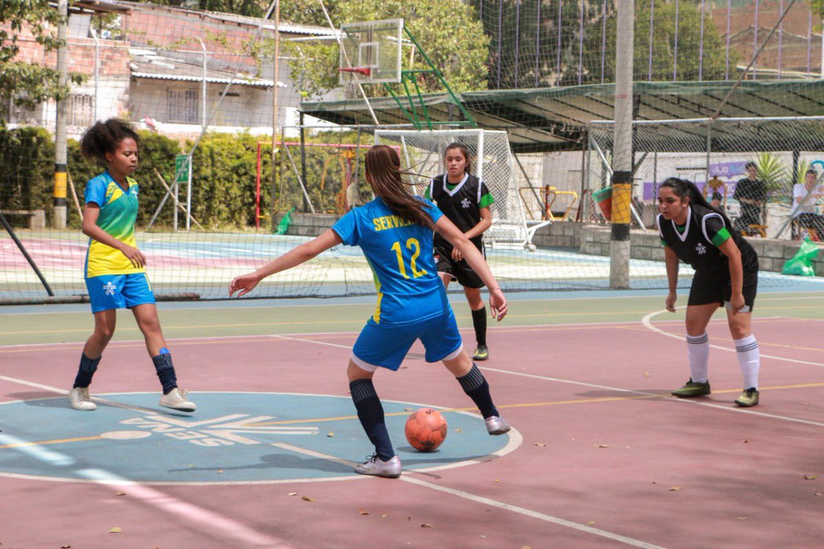 SENA_Antioquia's tweet photo. #Galería 📷 de los Juegos Intercentros del @SENAComunica Regional #Antioquia|| En las fotos nuestros aprendices de Microfútbol femenino y masculino, qué bien por estos jóvenes que le apuestan al deporte y la sana convivencia https://t.co/bKu4EBPFx5