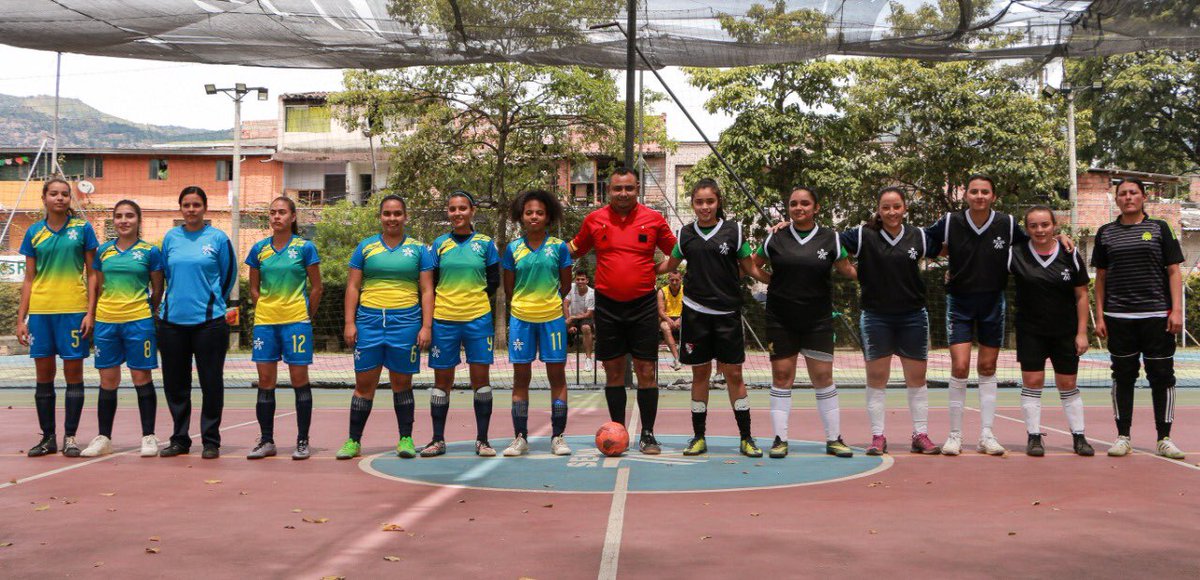 SENA_Antioquia's tweet photo. #Galería 📷 de los Juegos Intercentros del @SENAComunica Regional #Antioquia|| En las fotos nuestros aprendices de Microfútbol femenino y masculino, qué bien por estos jóvenes que le apuestan al deporte y la sana convivencia https://t.co/bKu4EBPFx5