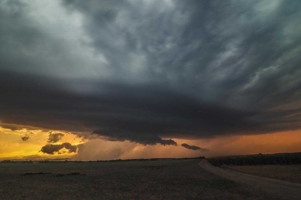 severeweatherEU's tweet photo. Impressive supercell in Slovakia yesterday, August 12th! Photo: Stefan Vavro https://t.co/kHhkissNcD