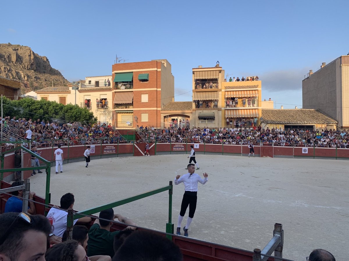 AlexCortijo4's tweet photo. Sorprendido por el alto y gran nivel ofrecido en el I Concurso de Recortadores de la Villa de Blanca. Enhorabuena a @SLGerentoroXXI y @mariohidalgo81 En especial a mis grandes amigos @JoseluisPalazon y @alex_boy007 Todo esfuerzo al final tiene su recompensa. https://t.co/kMx5nwKYoN