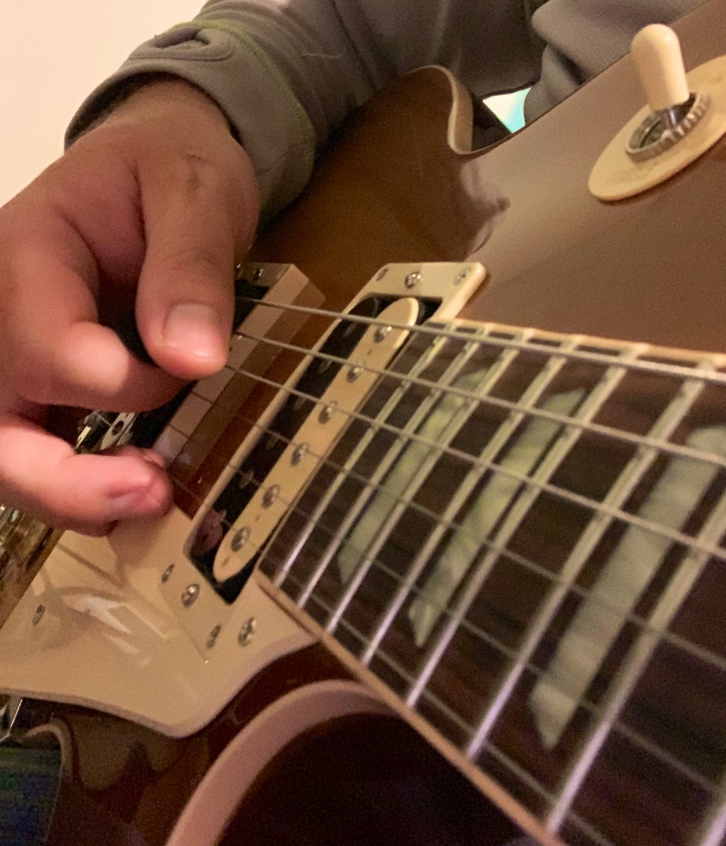 Another hour on the beast this evening...needs a name though? #nameit #LesPaul #gibson <a href="/andertonsmusic/">Andertons Music Co.</a> #HelpMeFindAName