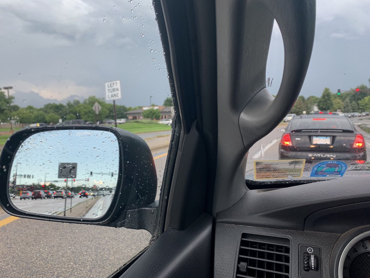 leciejewski_'s tweet photo. I think I captured Minnesota weather in one picture https://t.co/OsdADfqCHK