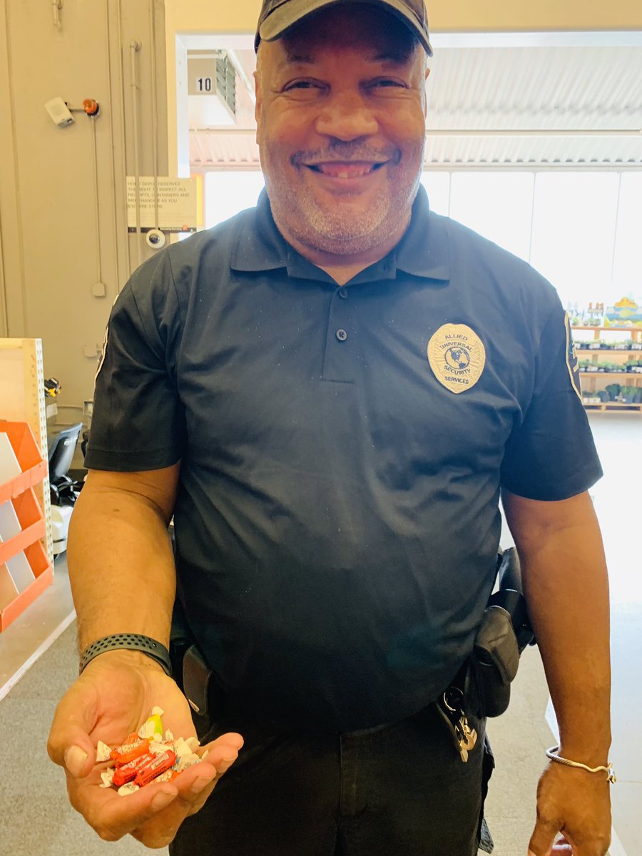 lane_delane's tweet photo. It’s #FrootieToosday @HD_TheShore4912 ! 😋 QOTD is What is your favorite Fair food? #FriedOreo #ElephantEar #BugTaco @TootsieRoll @MrHOMERDPOE @rollin_slagle @Rickpet29972325 https://t.co/NptZbC23X4