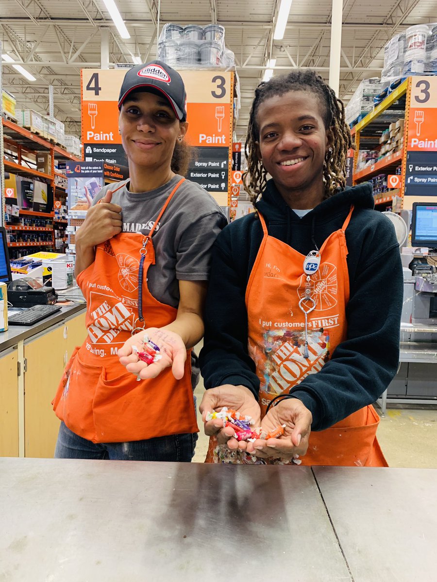 lane_delane's tweet photo. It’s #FrootieToosday @HD_TheShore4912 ! 😋 QOTD is What is your favorite Fair food? #FriedOreo #ElephantEar #BugTaco @TootsieRoll @MrHOMERDPOE @rollin_slagle @Rickpet29972325 https://t.co/NptZbC23X4