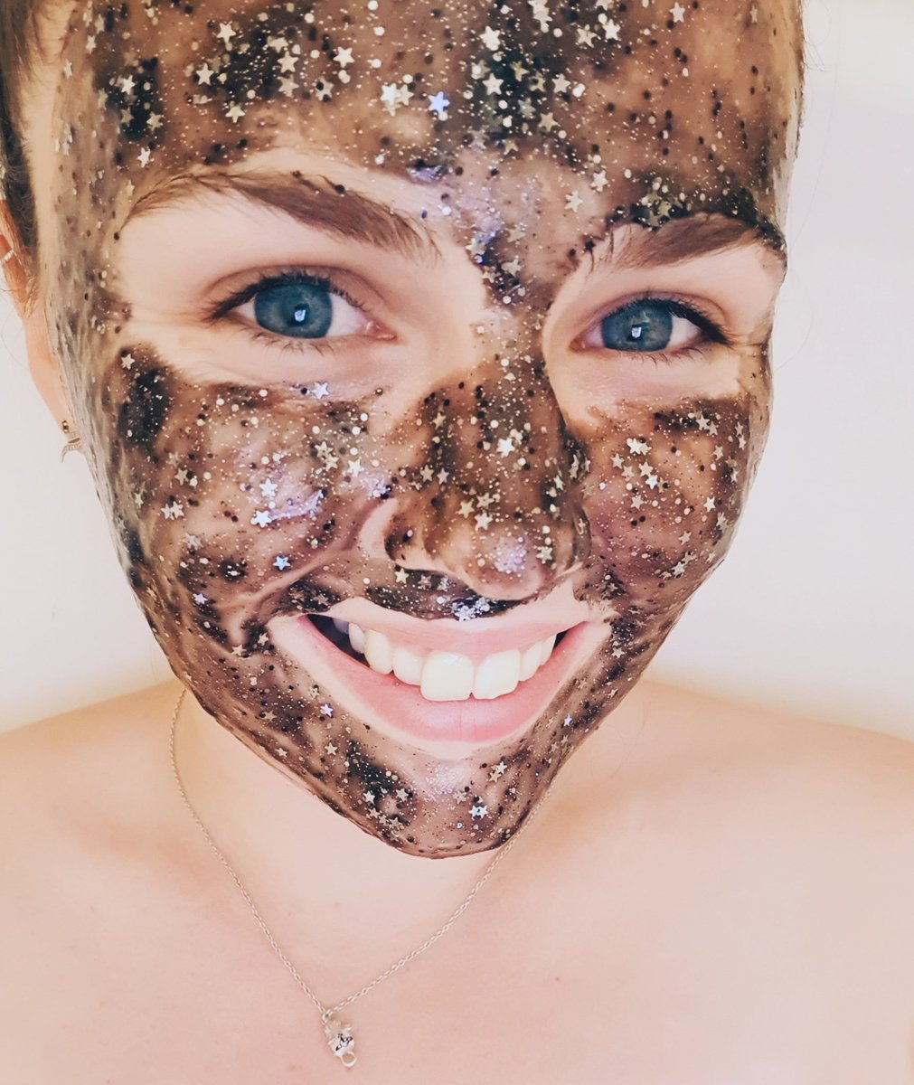 Stephmulz's tweet photo. Feeling sparkly in my @DanielleLTDUK Sparkle &amp; Glow Glitter Peel-Off Mask. 🥰 https://t.co/668GfuBBAF