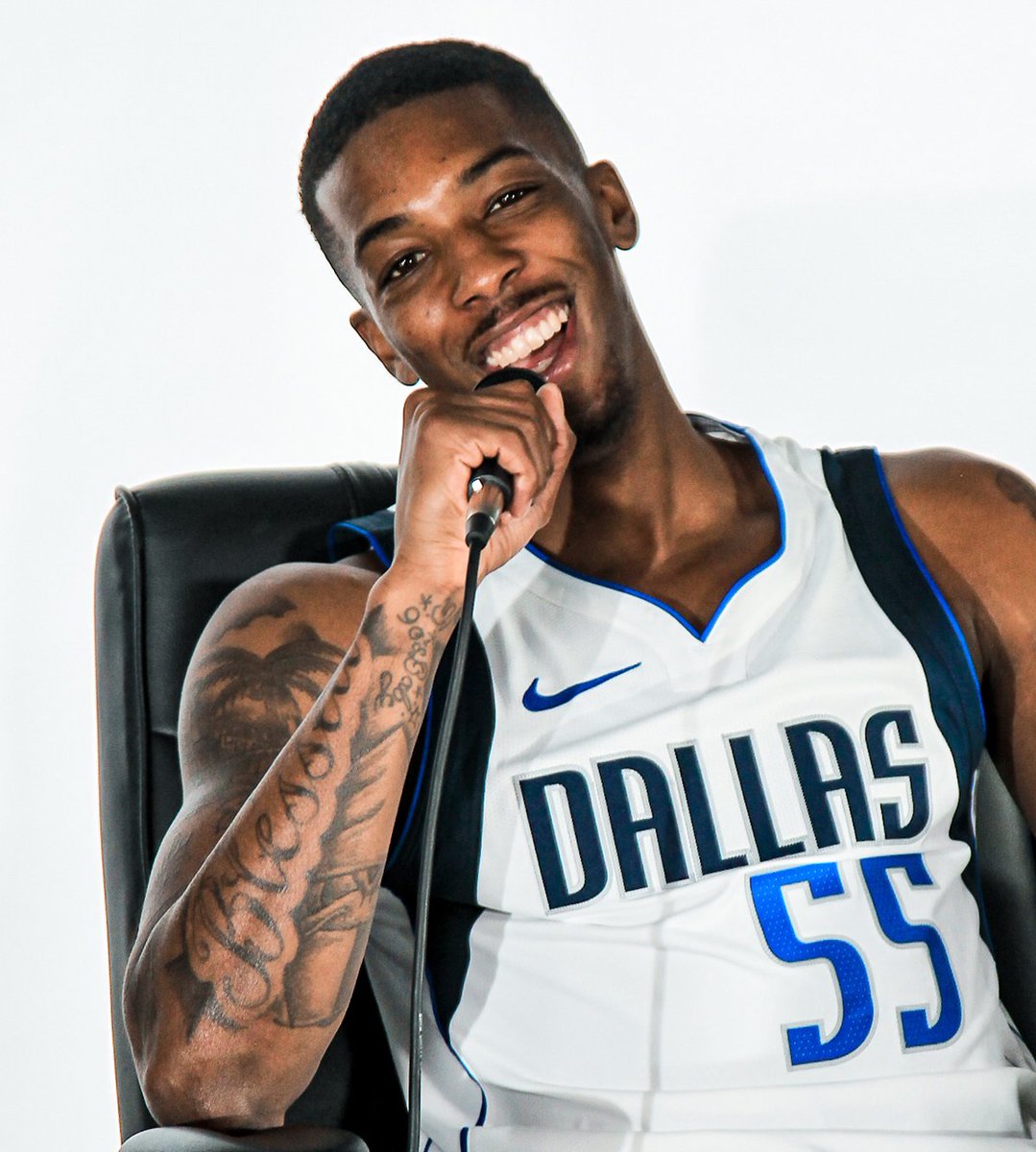 dallasmavs's tweet photo. Very special pod alert! Listen in as @delonwright joins @machinesports and @bobbykaralla to talk about coming to the Mavs, his time with the Raps and Grizz, playing with Luka and KP, and much more!

🎧: https://t.co/1heEQZbNpD https://t.co/J9kXEJgBDI