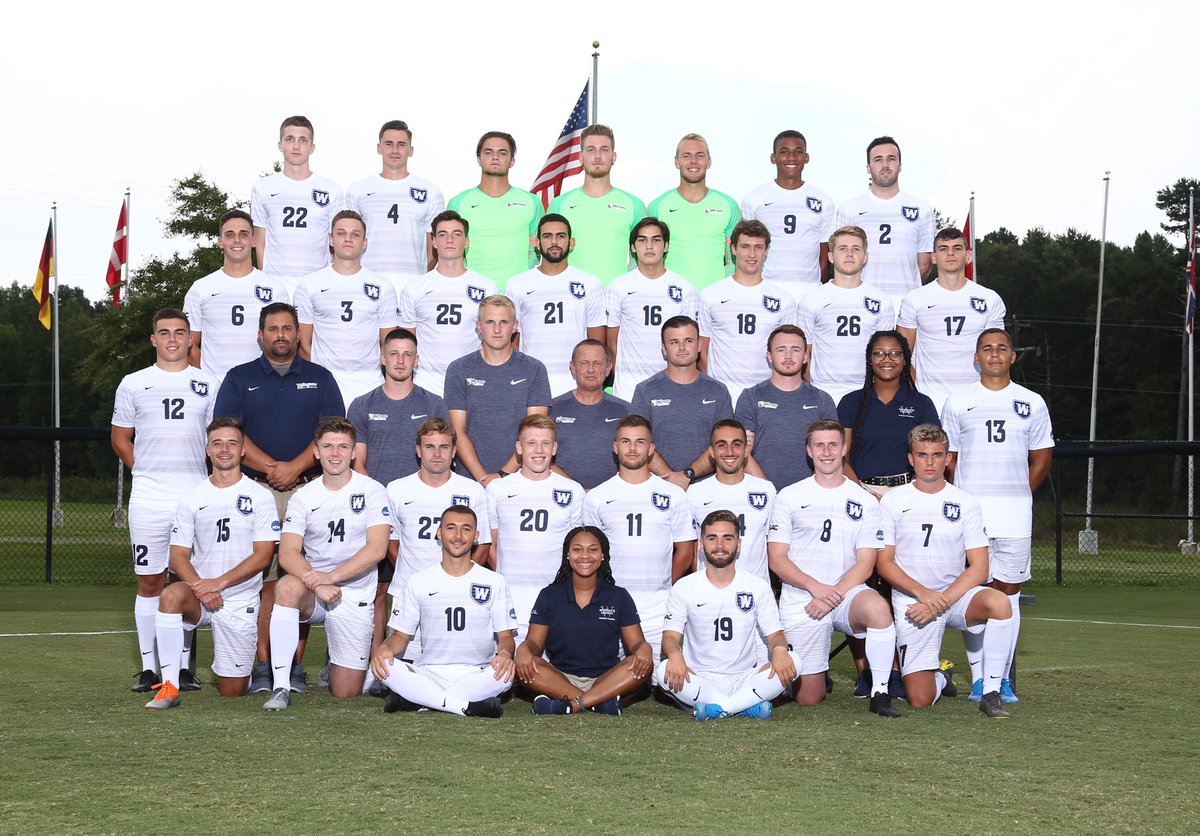 WU_Bulldogs's tweet photo. .@WingateSoccer &amp; @Wingate_WSoccer getting in on the 📸 day fun 

#OneDog #WUSOC https://t.co/wKkNMMxrxH