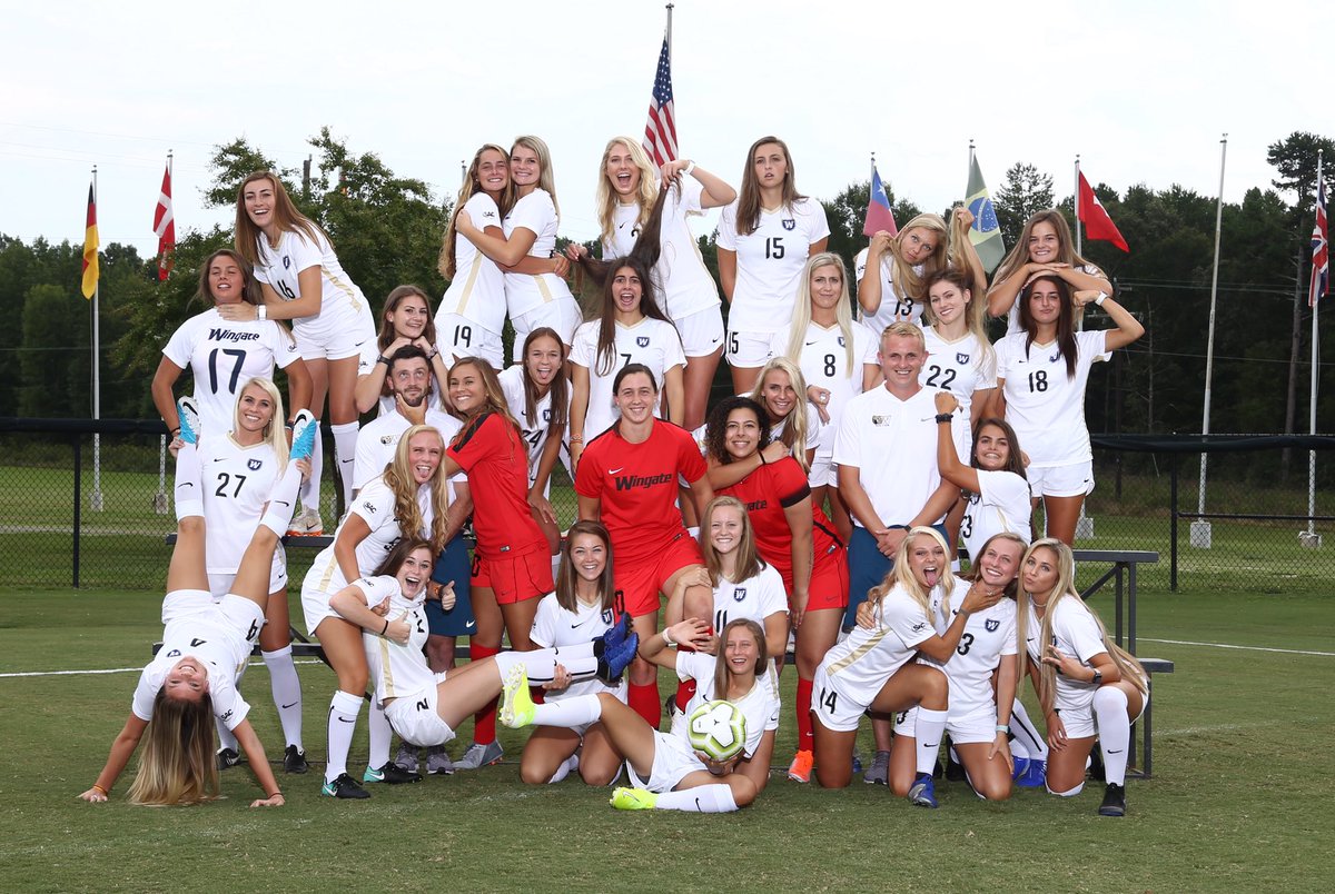 WU_Bulldogs's tweet photo. .@WingateSoccer &amp; @Wingate_WSoccer getting in on the 📸 day fun 

#OneDog #WUSOC https://t.co/wKkNMMxrxH
