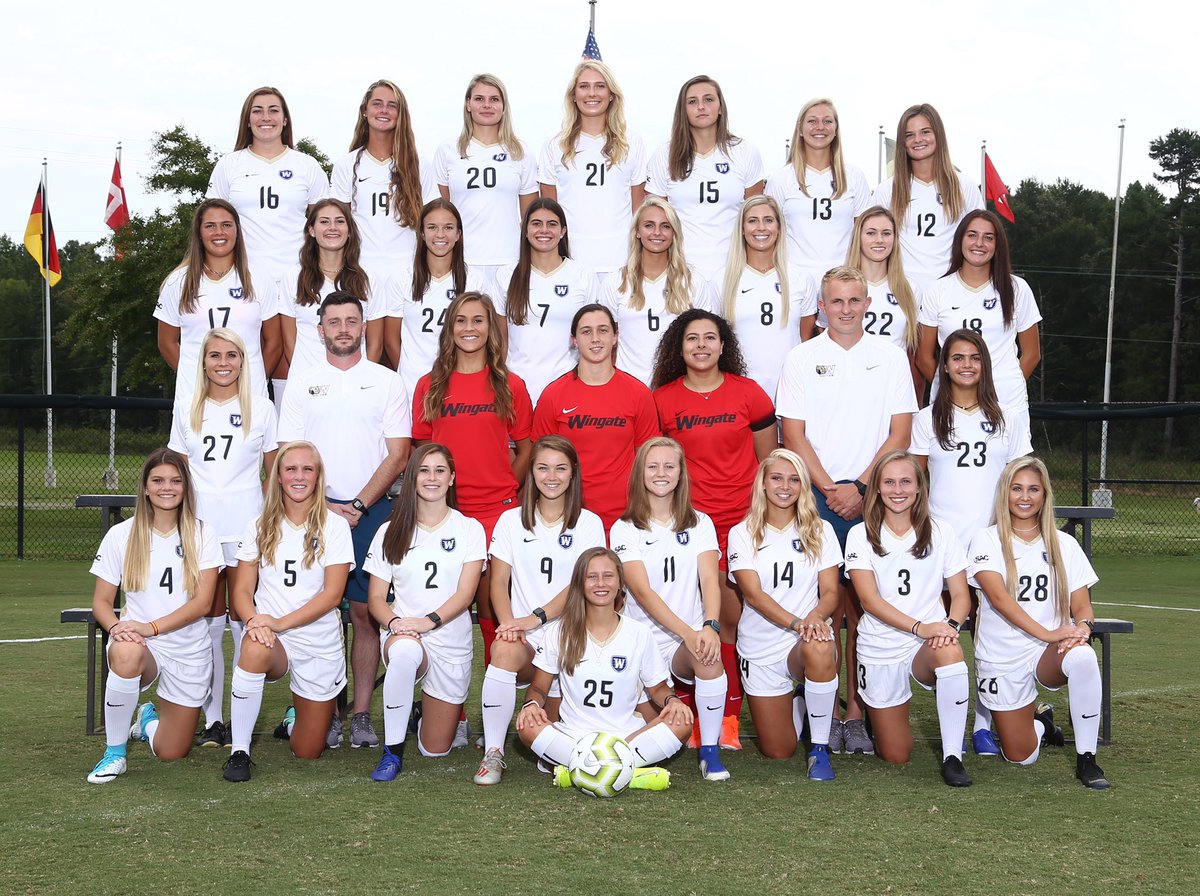 WU_Bulldogs's tweet photo. .@WingateSoccer &amp; @Wingate_WSoccer getting in on the 📸 day fun 

#OneDog #WUSOC https://t.co/wKkNMMxrxH