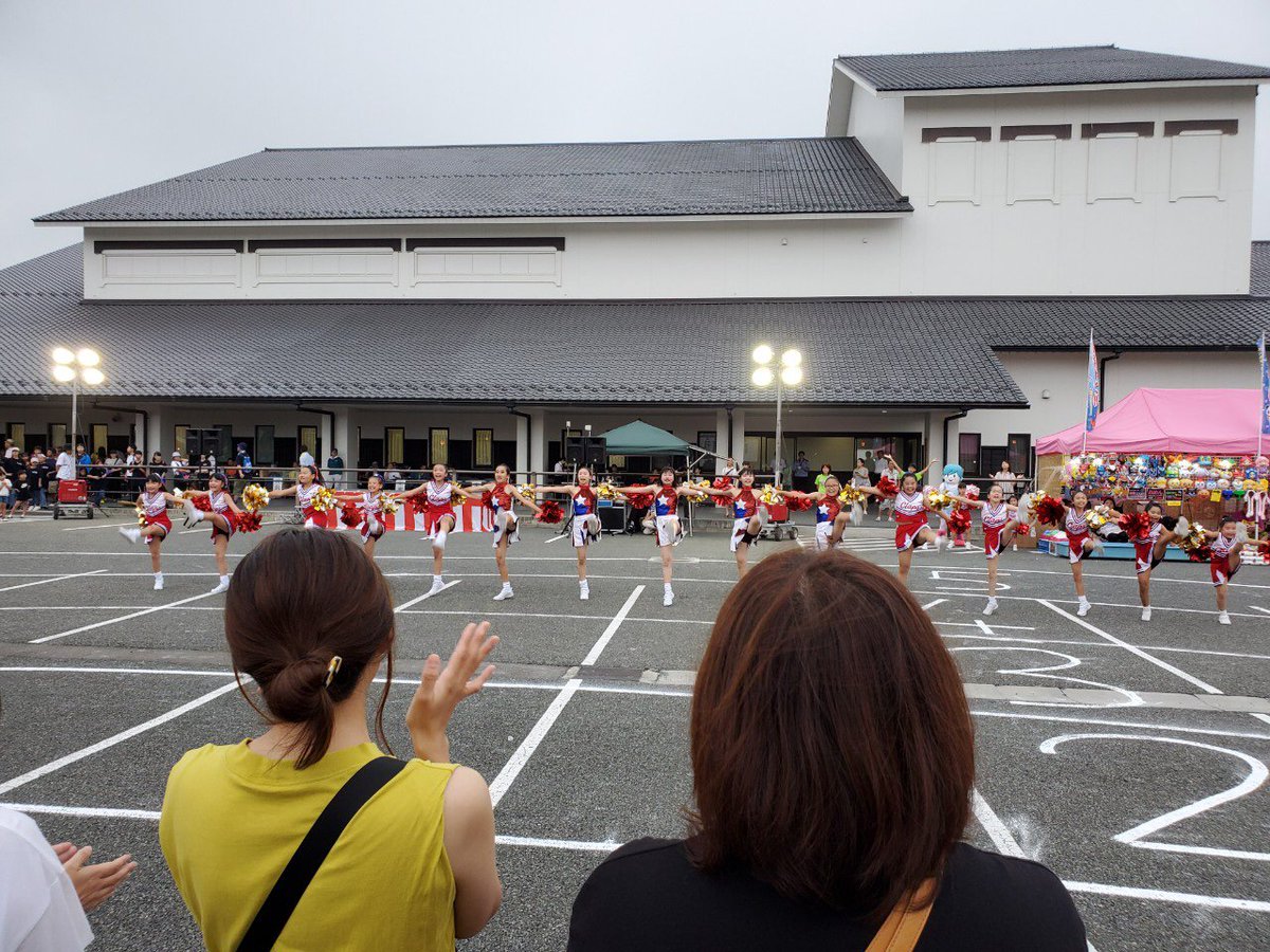 clapssoma's tweet photo. 昨日は相馬盆踊り大会１日目のオープニングにエンジョイクラスのメンバーと一緒に参加させていただきました！パフォーマンス後は盆踊りにも参加し、相馬の夏を楽しみました〜😆２日目の今日もオープニングで会場を盛り上げます！お天気回復しますように…。 https://t.co/CVmb2iFpiV