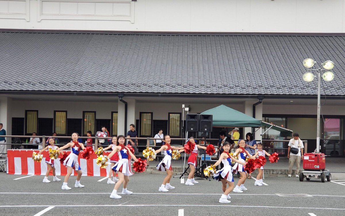 clapssoma's tweet photo. 昨日は相馬盆踊り大会１日目のオープニングにエンジョイクラスのメンバーと一緒に参加させていただきました！パフォーマンス後は盆踊りにも参加し、相馬の夏を楽しみました〜😆２日目の今日もオープニングで会場を盛り上げます！お天気回復しますように…。 https://t.co/CVmb2iFpiV