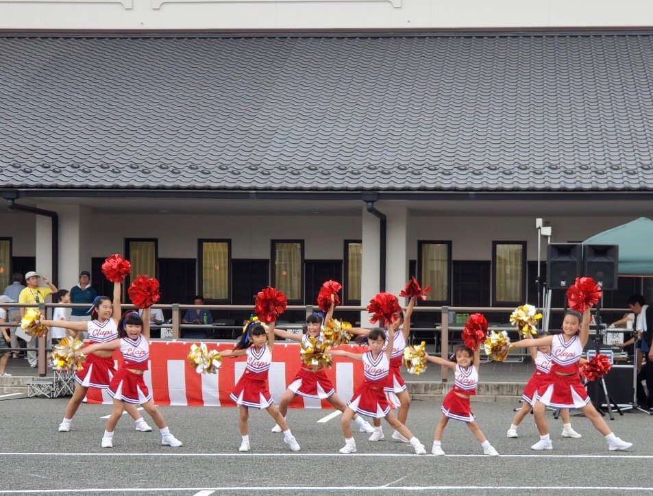 clapssoma's tweet photo. 昨日は相馬盆踊り大会１日目のオープニングにエンジョイクラスのメンバーと一緒に参加させていただきました！パフォーマンス後は盆踊りにも参加し、相馬の夏を楽しみました〜😆２日目の今日もオープニングで会場を盛り上げます！お天気回復しますように…。 https://t.co/CVmb2iFpiV