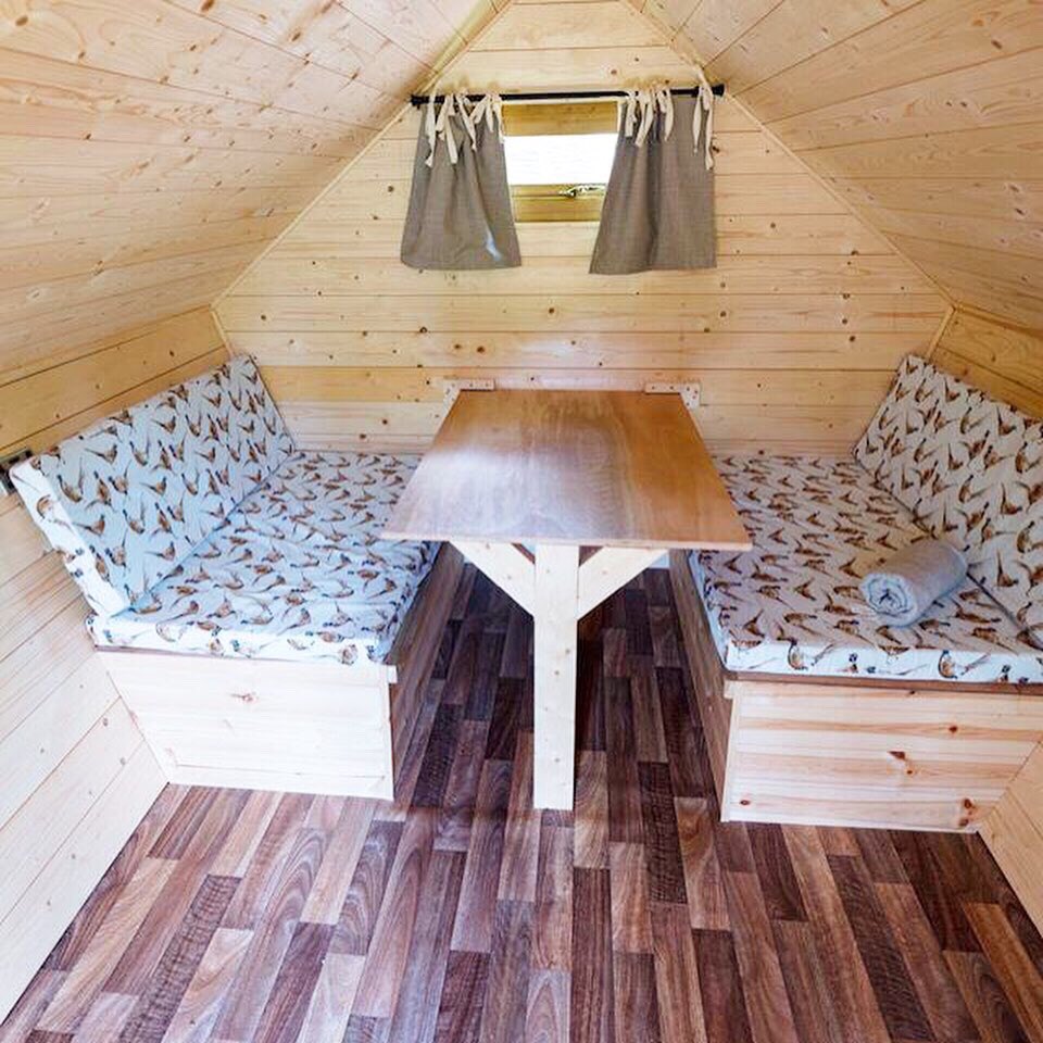broadscamping's tweet photo. Fancy camping under the stars but still need a few extra home comforts? Our ‘Pod Father’ hut is not only a fantastic introduction to the world of camping, but it’s our only hut here at Hickling with that added luxury of electricity...plus a few extras!😋🍿⚡️🏕✨ #glampingnorfolk https://t.co/hKrn1Z99yY
