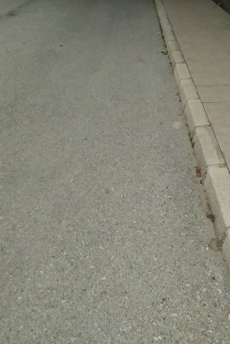 sergioGMAV's tweet photo. La primera vez que limpian la calle de malas hierbas sin que tenga que llamar.  @AytoCaniles #caniles #seadicho https://t.co/4mKNTdTTZc