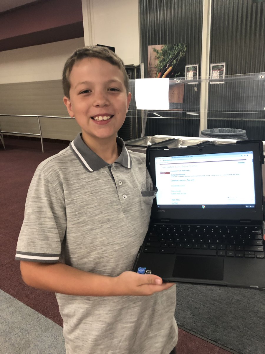 MrsOswald1's tweet photo. The @Hamfamwildcats 5th graders are SUPER excited to get their #leadmoline chromebooks! #hamfam #molinepride https://t.co/2IVVN3G5Uj