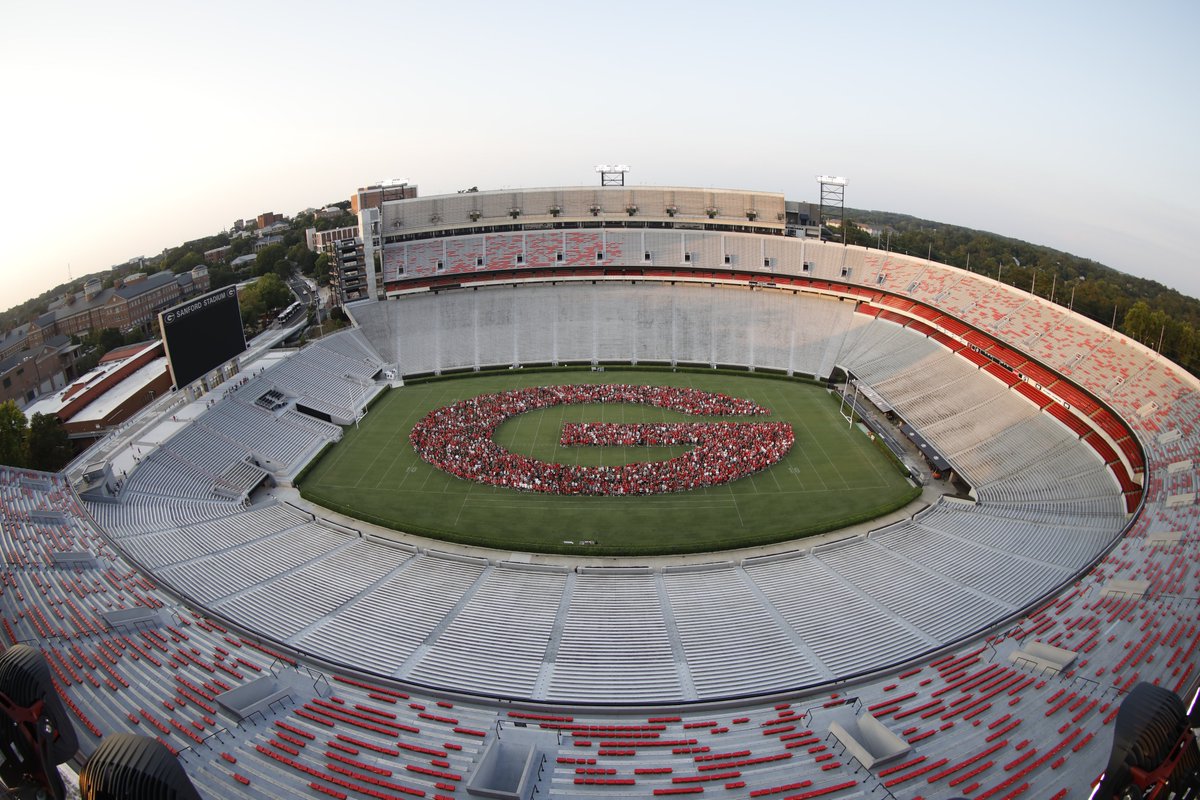 universityofga's tweet photo. Glory, glory and welcome to UGA, Class of 2023! We are so glad you chose to #CommitTo the Bulldog Nation. #WelcomeUGA https://t.co/oHIkGH608p