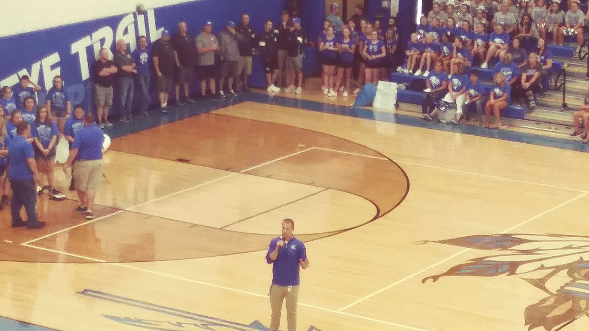 EastGuernsey's tweet photo. We had a great turnout for Meet the Team night at Buckeye Trail!  A huge thank you to all who came out to support our #BTWarriors https://t.co/lqUVdmkjpw