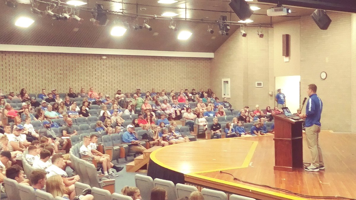 EastGuernsey's tweet photo. We had a great turnout for Meet the Team night at Buckeye Trail!  A huge thank you to all who came out to support our #BTWarriors https://t.co/lqUVdmkjpw
