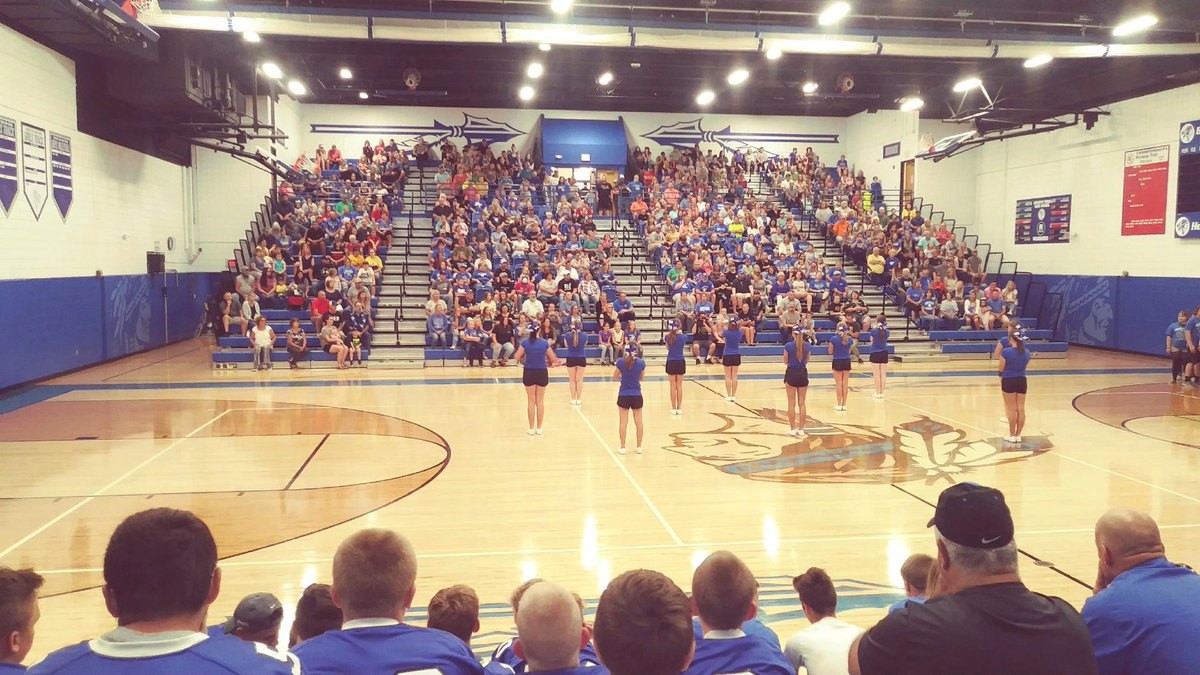 EastGuernsey's tweet photo. We had a great turnout for Meet the Team night at Buckeye Trail!  A huge thank you to all who came out to support our #BTWarriors https://t.co/lqUVdmkjpw