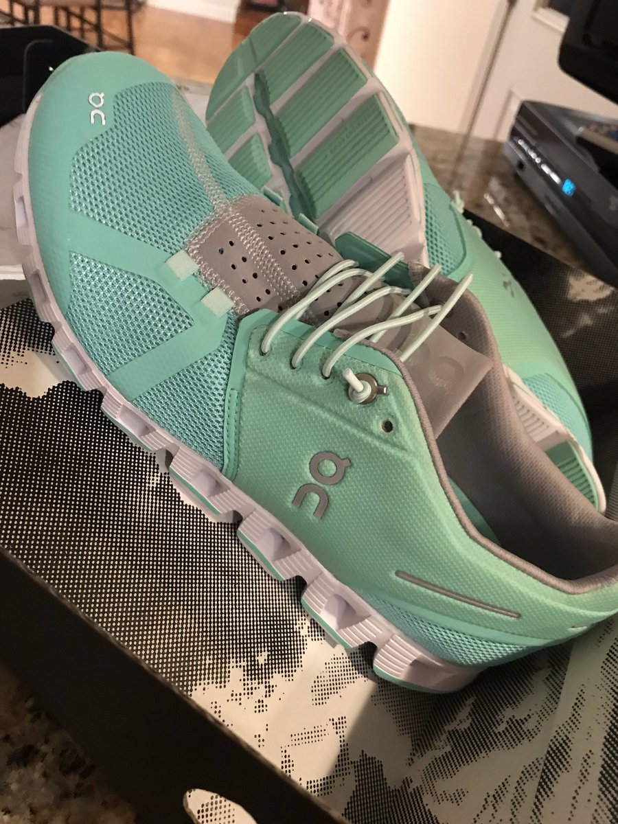 😍🏃🏻‍♀️ NEW RUNNING SHOE DAY!!! Hit me with that #SwissEngineering  👟 #Cloud #QCloud #CloudMint #OnInc #Marathoner #NewRunningShoes #OnRunning #Mint #RunRhiRun #GetItGirl #ThirdPair