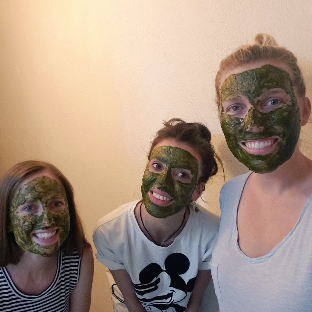 MoringaFarms's tweet photo. Used moringa to make a facemask tonight! All the ladies loved it! Ingredients are moringa leaf powder, moringa oil, honey, and lime juice. 🤗 https://t.co/b3hV3A7j8v
