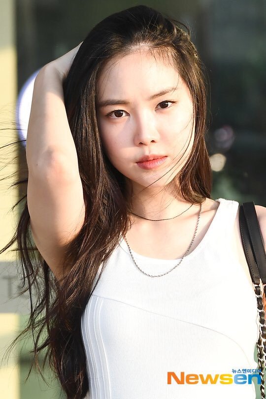 Iamtitaofkpop's tweet photo. Son Goddess❤
#Sonnaeun #marcellasne_ #ApinkNaeun #Apinksonnaeun #ApinkVisual #Naeunie #SonGoddess #BabyNaeun #kpopidol #GirlCrush #PrettyGirl #TheoneandonlyNaeun #Iamtitaofkpop🇵🇭🐱🎬📸 https://t.co/KfFb1lK72D