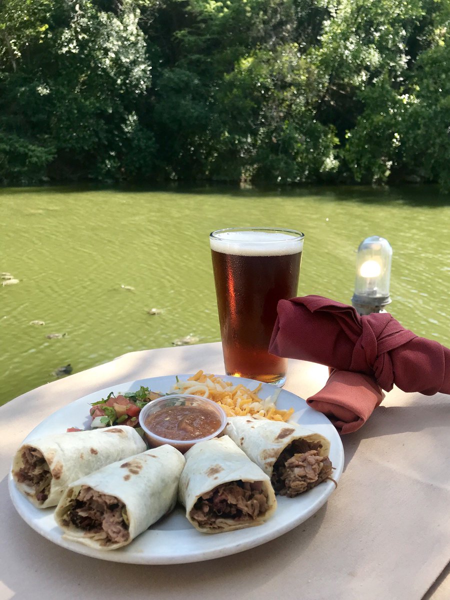 countylinelake's tweet photo. Is it a coincidence that it is Texas & taco Tuesday?? We think not 😋 come in and get $1 off Texas brews all day long. Also you can get a mini version of our taco appetizer for only $5.99 on happy hour.
#texasbrews #tacotuesday #briskettacos #tacos #taco #beer #texasbeer #thirsty https://t.co/1zGi2ZtHi6