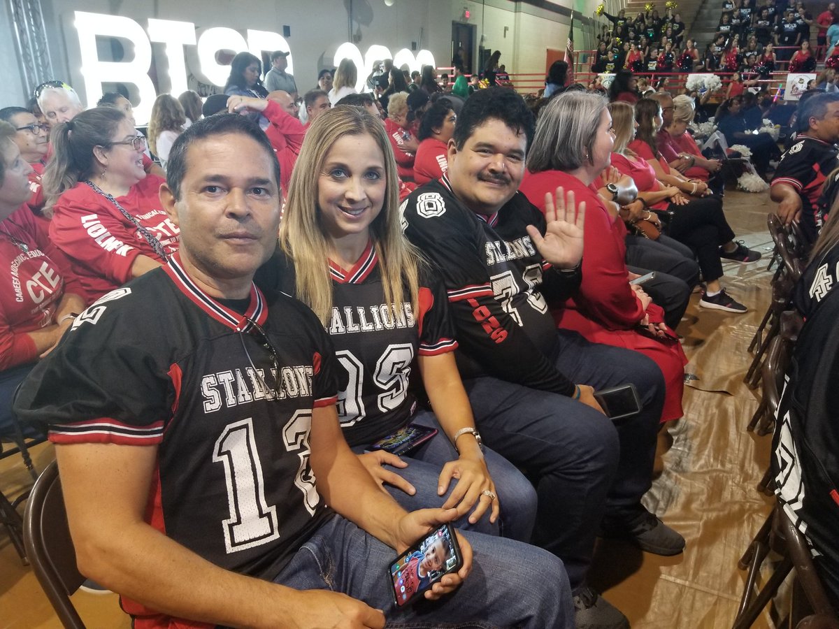 RolandoPineda20's tweet photo. BACK TO SCHOOL RALLY!!!
@nledezma046 @Bea3140 @MrChong_11 @MrsGomez1003 @mrsmellyrod https://t.co/qRdyI87MDT