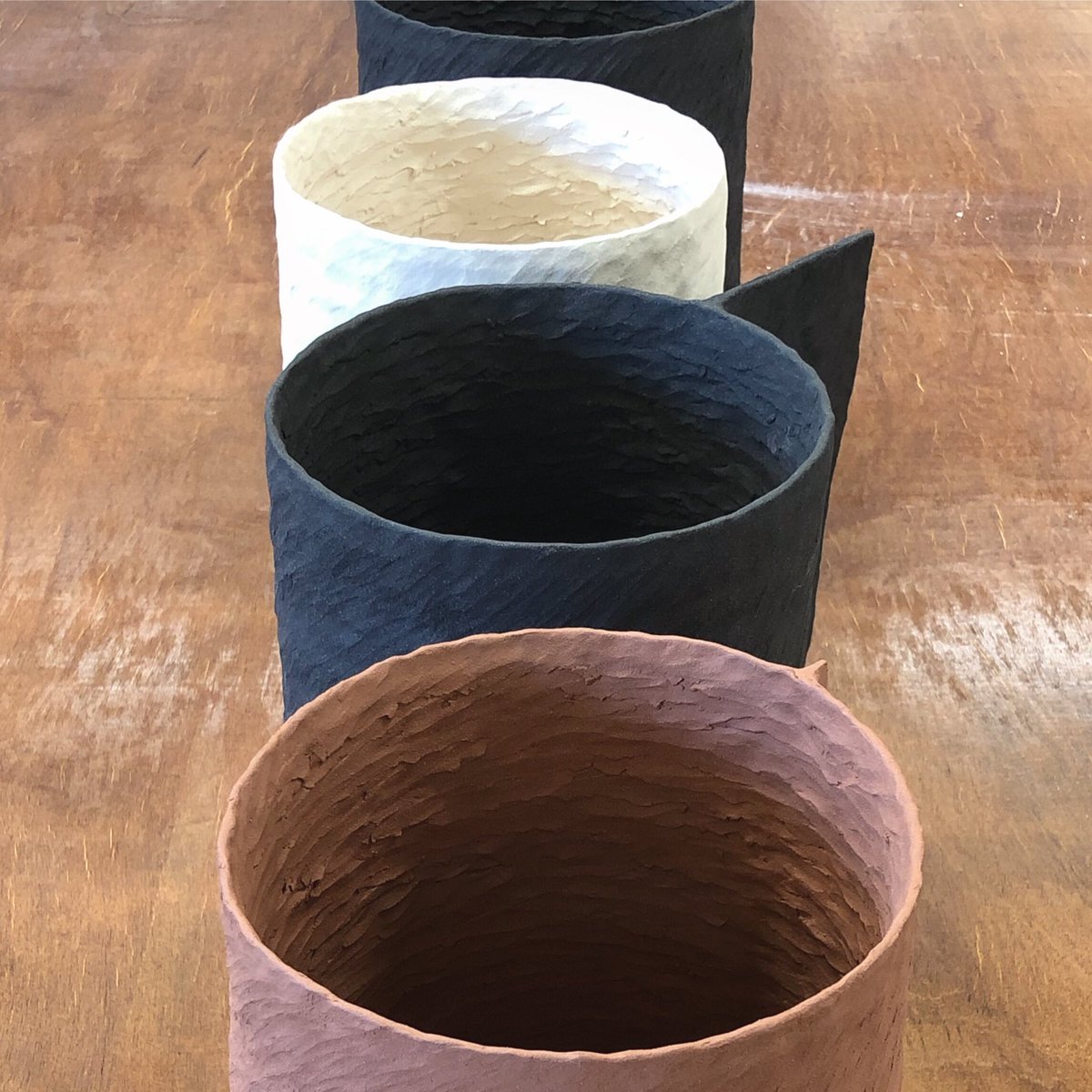 lizz_emceramic's tweet photo. The coiled cylinders that have resisted warping π nearly ready to set up for exhibition β’
#ceramics #ceramicart #architecture #earth #nature #naturalsurfaces #design #handmade #building #clay #claybodies #markmaking #texture #art #cardiff #csad #cotemporyceramics #fineart https://t.co/6luU3RyCmX