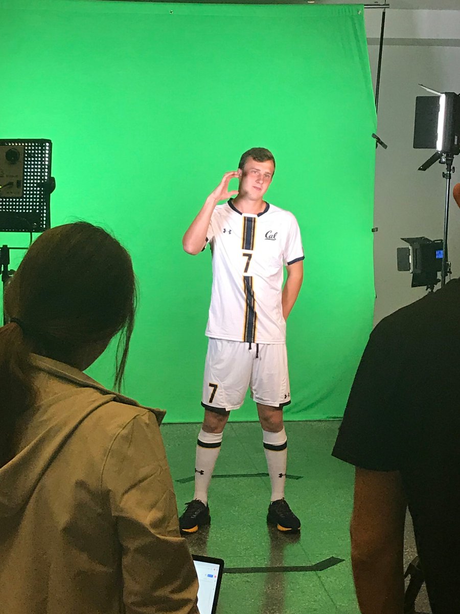 CalMSoc's tweet photo. Photo Day 2⃣0⃣1⃣9⃣ is in the 📚! First practice tomorrow! #CalMSoc #GoBears https://t.co/Dijf4cBpWJ