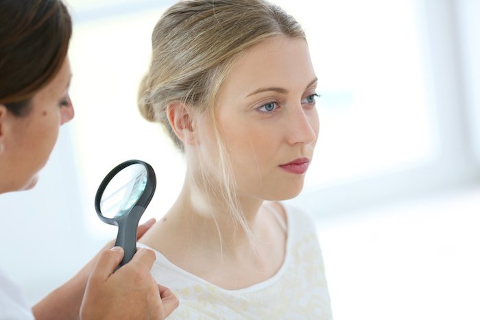 palosverdesderm's tweet photo. Every time you light a cigarette, you are essentially cutting off your skin's ability to breathe. Since a reduced amount of oxygen is going to your skin, smoking causes serious aging to your face and body. However, once you quit your body will immediately begin repairing itself. https://t.co/fMwRfDEOX9