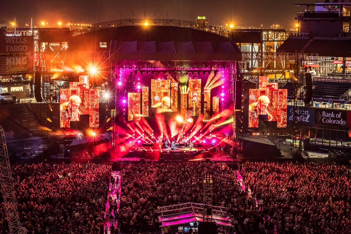 billyjoel's tweet photo. “Joel represents an era of artists that dominated the 70s and 80s, who continue to be discovered by younger generations every day..." - @PopMalt 

See more highlights from #CoorsField: https://t.co/So2IUps09S

📸: @AliveCoverage https://t.co/1OTzwkL9tx