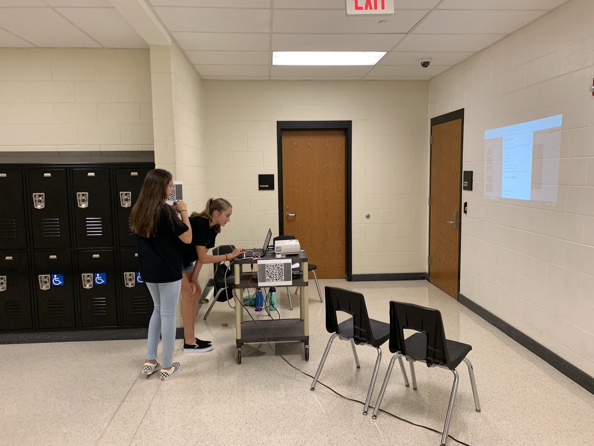 EdTechSmith's tweet photo. Mad skillz today from the Ellis Ladies! Like mother, like daughters... they all shared their excitement with others. Lead Learners and natural born teachers... they never disappoint. @Mrs_Ellis_  #rledtech19 @rlschools @DAISCommunity #weezie https://t.co/DaUZQya7h6