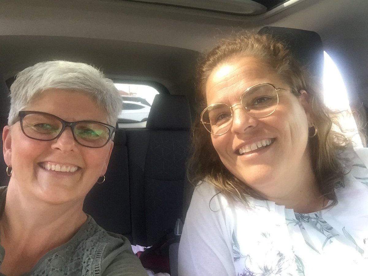 Très heureuses d’être les gagnantes du concours de participation au congrès Pédagofest! Départ de Bellechasse pour Laval sous le soleil! #pedagofest