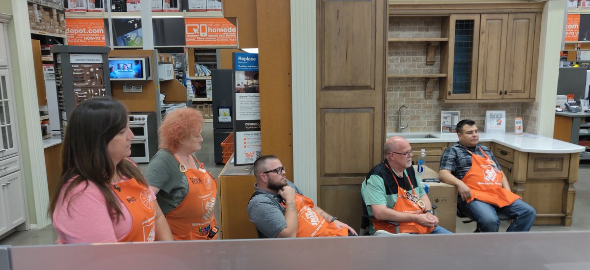 thd_steveb's tweet photo. Daniel from HDI conducting a class on Kitchen makeovers for our specialty tuesday ! Knowledge is power ! #441pride #D287wearethebar @RAttuso @THD_Stephanie @jensenicole1 @rebekahbunn5 @DHRM_mjackson @fredliv40 https://t.co/MpFLmQqNP0