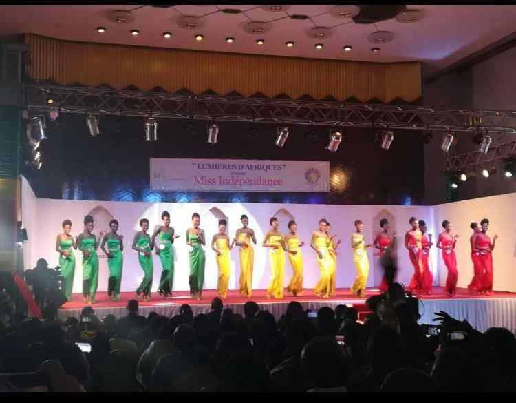 MissIndepCG's tweet photo. Les candidates-miss indépendance sont en plein #casting💃 dans la salle de banquet du palais des Congrès. C'est ce soir que sortira l'adolescente la plus belle👸 du Congo🇨🇬. Elle succédera à Natanaelle Christie Elinga actuelle détentrice de la couronne d'honneur 👑. https://t.co/MxFoLL7WnV
