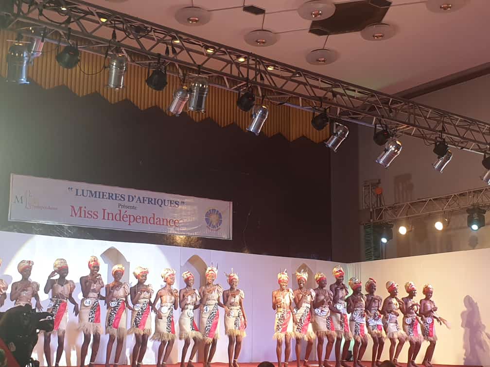 MissIndepCG's tweet photo. Les candidates-miss indépendance sont en plein #casting💃 dans la salle de banquet du palais des Congrès. C'est ce soir que sortira l'adolescente la plus belle👸 du Congo🇨🇬. Elle succédera à Natanaelle Christie Elinga actuelle détentrice de la couronne d'honneur 👑. https://t.co/MxFoLL7WnV