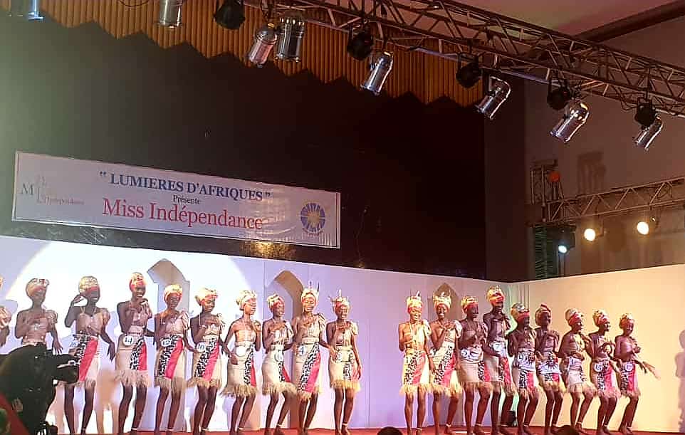 MissIndepCG's tweet photo. Les candidates-miss indépendance sont en plein #casting💃 dans la salle de banquet du palais des Congrès. C'est ce soir que sortira l'adolescente la plus belle👸 du Congo🇨🇬. Elle succédera à Natanaelle Christie Elinga actuelle détentrice de la couronne d'honneur 👑. https://t.co/MxFoLL7WnV