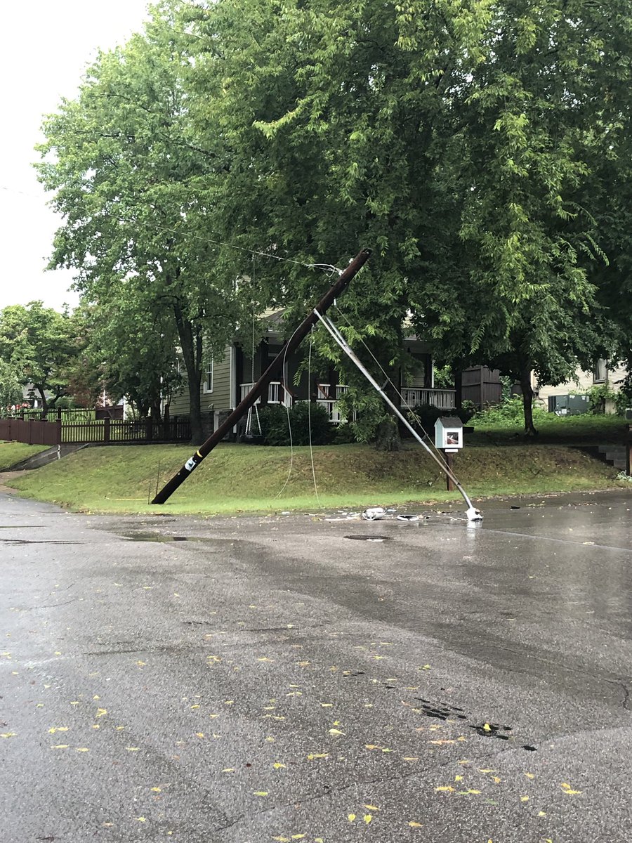 GoVols27's tweet photo. @NESpower live lines down and tree completely blocking 50Th Ave and Nevada https://t.co/cXcLM1Sm8r