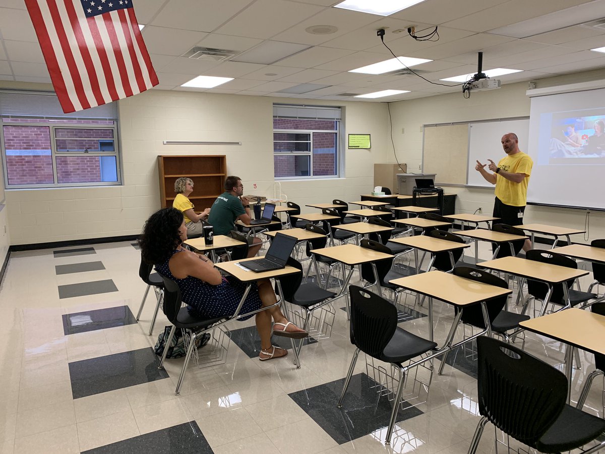 EdTechSmith's tweet photo. First round was rocking at #rledtech19 with @JaneSmyser @SmeltzerinFirst @timothy_smith @NDTherrien #rledtech19 @rlschools #edtechtribe https://t.co/qCAwhgjqQ4