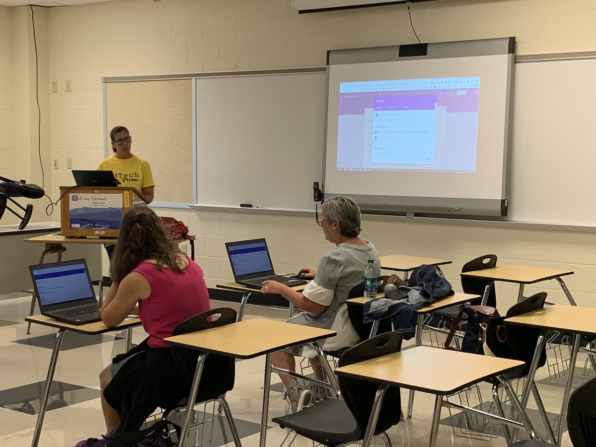 EdTechSmith's tweet photo. First round was rocking at #rledtech19 with @JaneSmyser @SmeltzerinFirst @timothy_smith @NDTherrien #rledtech19 @rlschools #edtechtribe https://t.co/qCAwhgjqQ4