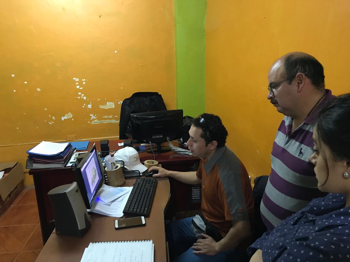 FORAGUA's tweet photo. #AreasDeConservación| Alcalde @OswaldoRomanC y su equipo del @MunicipioCelica  trabaja con nosotros para establecer áreas de #conservación cantonal de #29mil ha que incluye todas las #FuentesDeAgua y  20000 ha de #BosquesNativos. 
Con al apoyo de #PROAmazoniaEC #MAE #PNUDEcuador https://t.co/QMvlWNvAwS