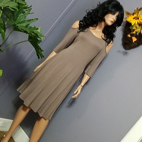 ywang02's tweet photo. So good I had to share! Check out all the items I'm loving on @Poshmarkapp #poshmark #fashion #style #shopmycloset #houseofharlow1960 #gypsy05: https://t.co/v2ir96pvCW https://t.co/wso99Pg1OU