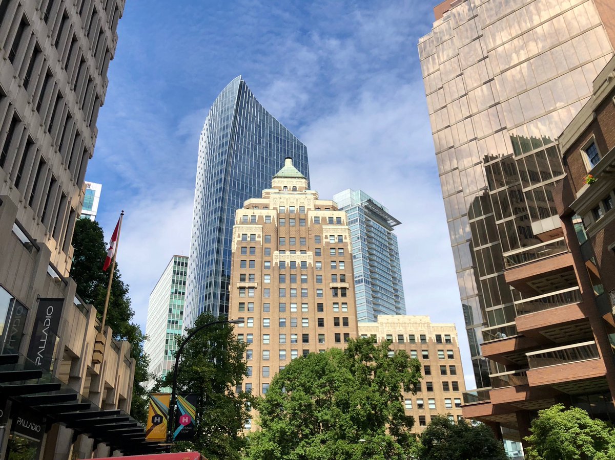 wetcoastlife's tweet photo. Old and new. 

#LookUp #Vancouver #Architecture #MarineBuilding https://t.co/WhsthQWBUy