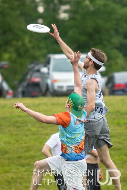 UltiPhotos's tweet image. 📣The Great Lakes Regionals masters FULL COVERAGE is 🆙. 📸Photography done by Mark Olsen. 

Check it here: ultiphotos.com/masters/2019/r…