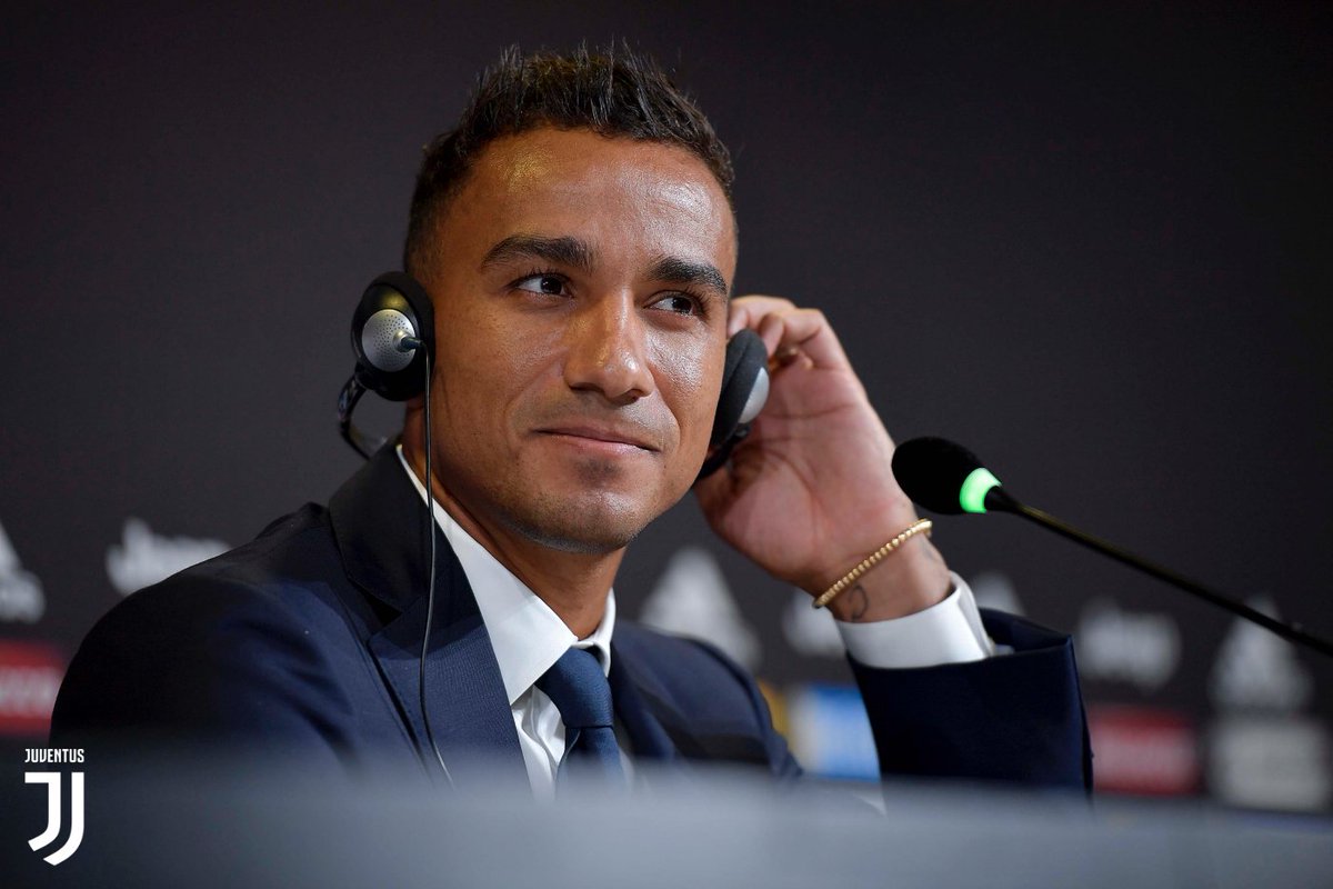 juventusfcid's tweet photo. 🗣🎙REKAP⎮@2DaniLuiz: "Momen tepat untuk berada di sini."
➡️https://t.co/qvmclnkGIx
#WelcomeDanilo https://t.co/SVZSkEAbuw