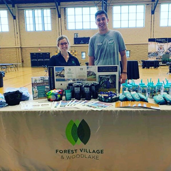 GraysonCottages's tweet photo. We had such a good time chatting with our international friends at the annual welcome picnic! #graysoncottages #studenthousing https://t.co/e42YWqB582